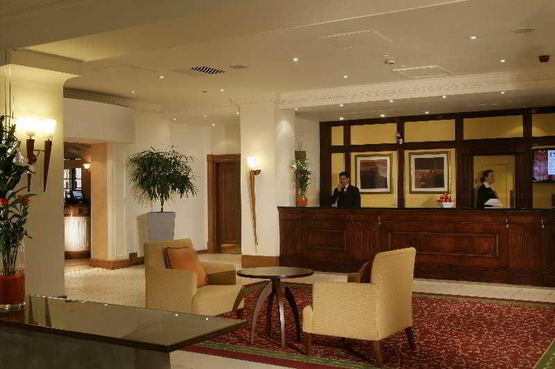 Delta Hotels By Marriott Swindon Interior photo